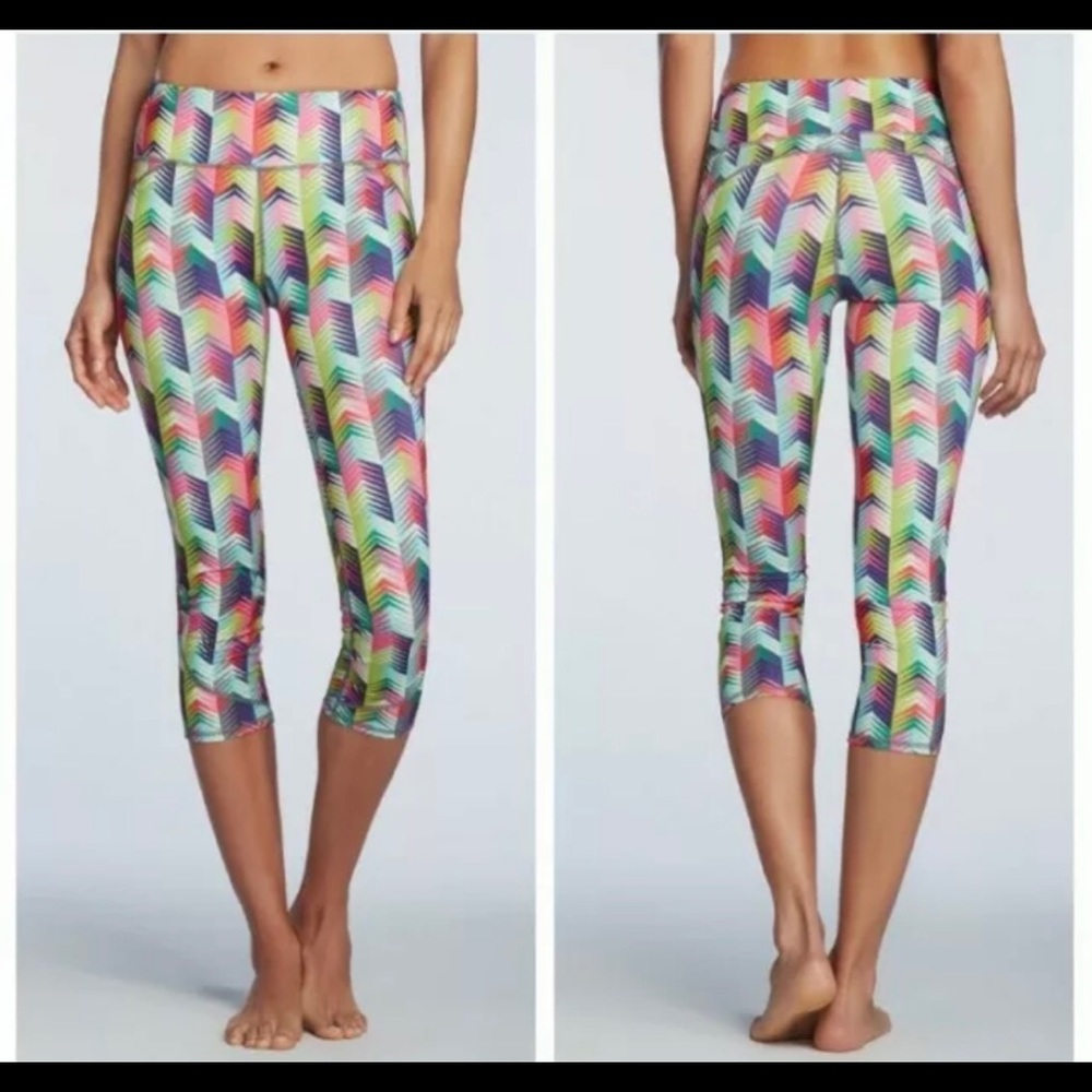 Fabletics Lima Capri Multicolored Chevron Pattern Leggings 21" inseam